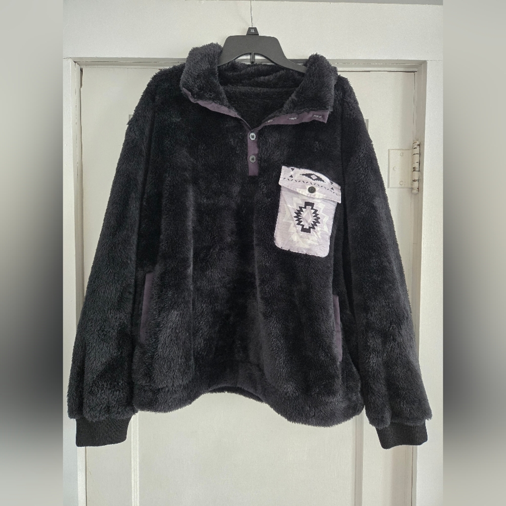Cozy Black Fleece Sherpa Pullover with Tribal Patterned Pocket Size XXL